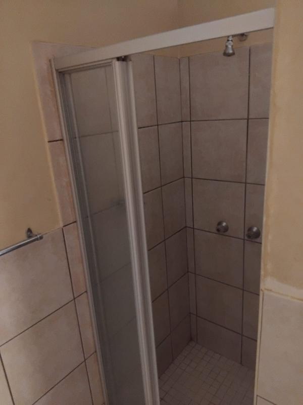 To Let 1 Bedroom Property for Rent in Kannoniers Park North West